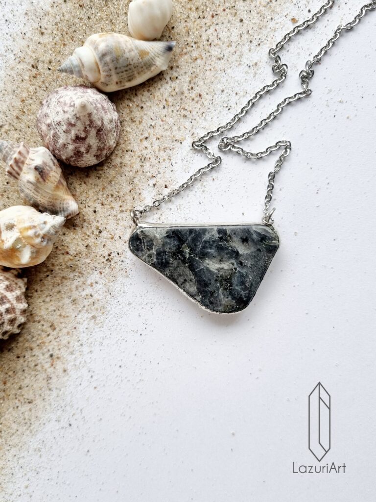 Naszyjnik z kamieni naturalnych