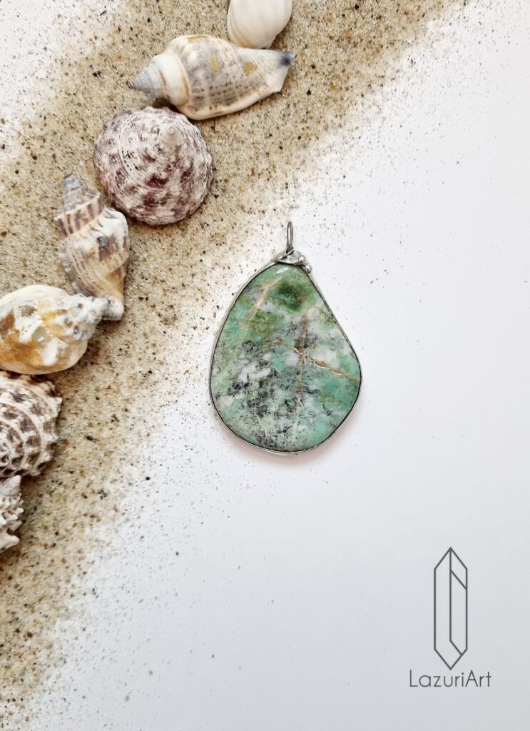 wisior z kamieni naturalnych