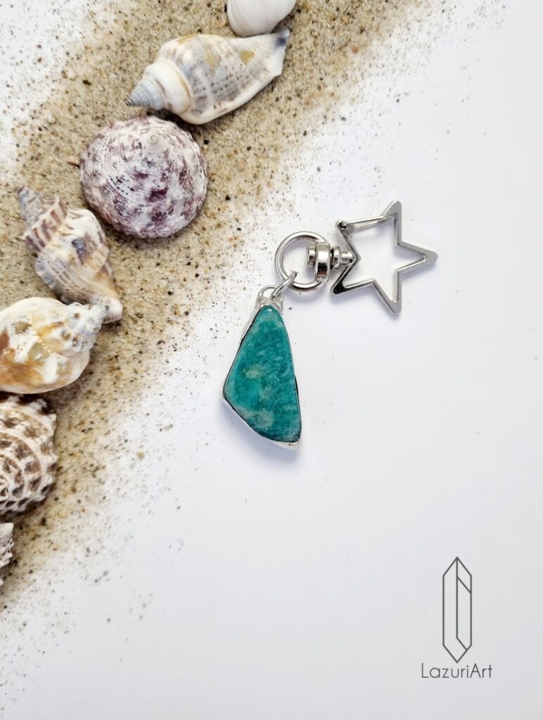 Brelok z kamieni naturalnych